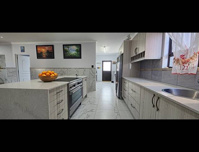 4 BEDROOM HOUSE FOR SALE IN COUNTRY CLUB